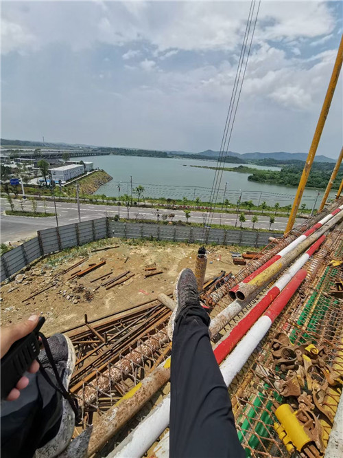 和政县作业中发生设备损坏或人员意外，责任怎么划分？