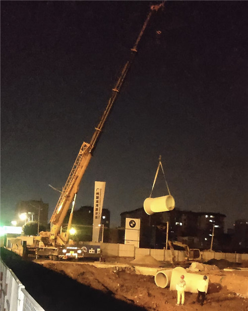 和政县“弯臂矫正”—— 吊车的 “形变补偿” 技术